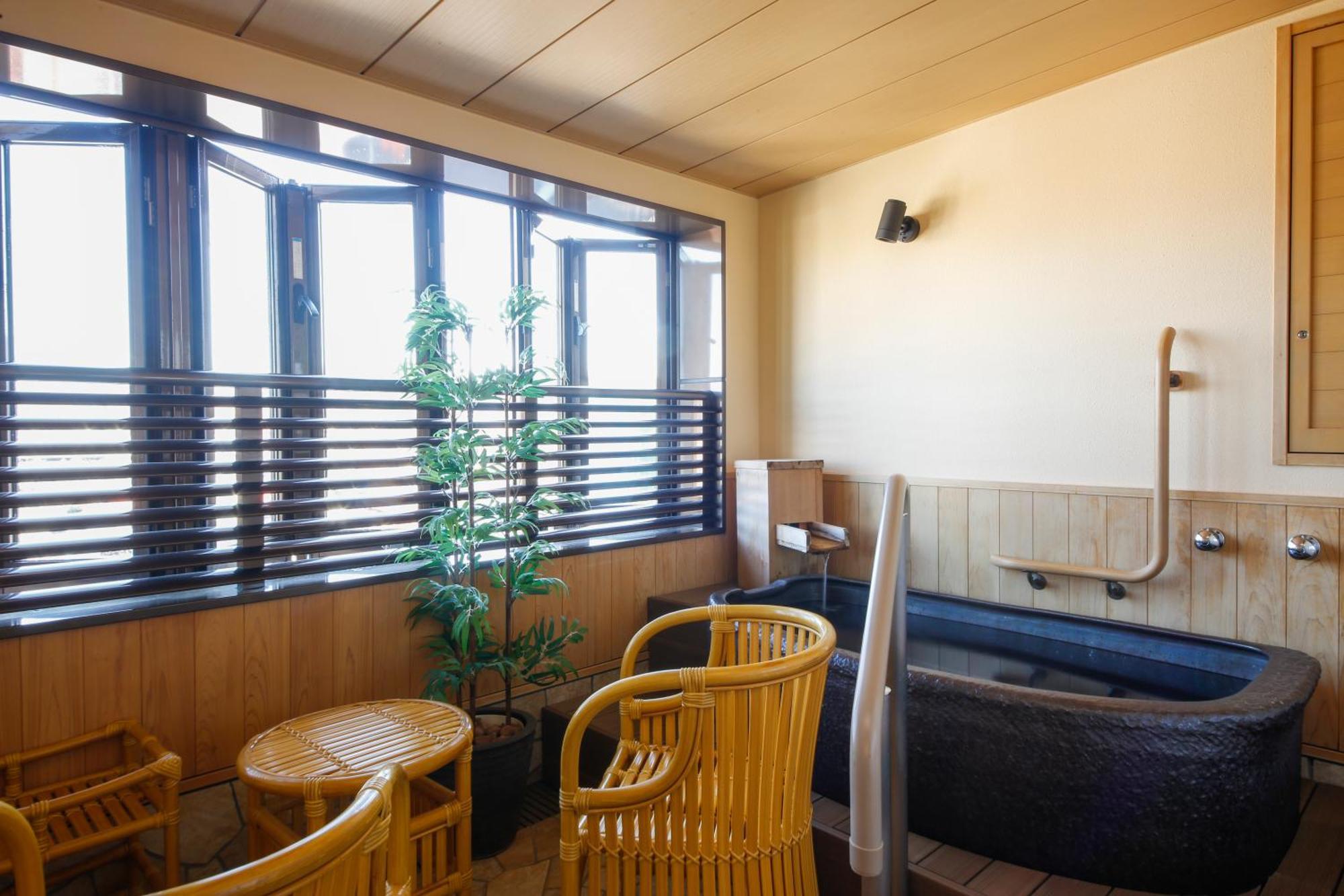 Hida Takayama Onsen Takayama Green Hotel - Keio Group Hotels - Εξωτερικό φωτογραφία A private onsen bath