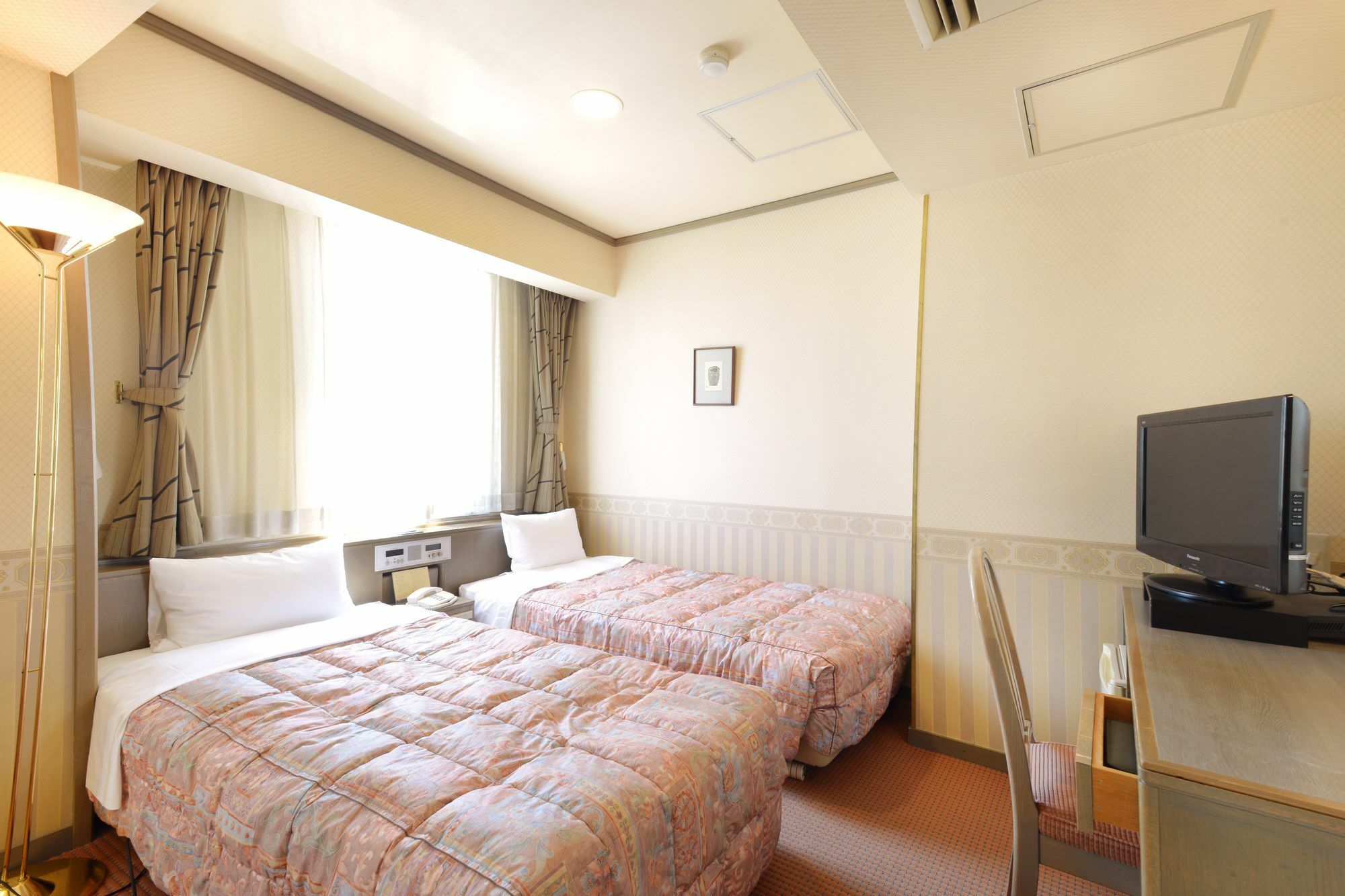Hida Takayama Onsen Takayama Green Hotel - Keio Group Hotels - Εξωτερικό φωτογραφία A room at a Japanese business hotel